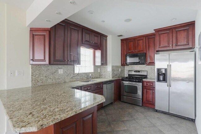 Foto del edificio - 1 bedroom in ASTORIA NY 11102