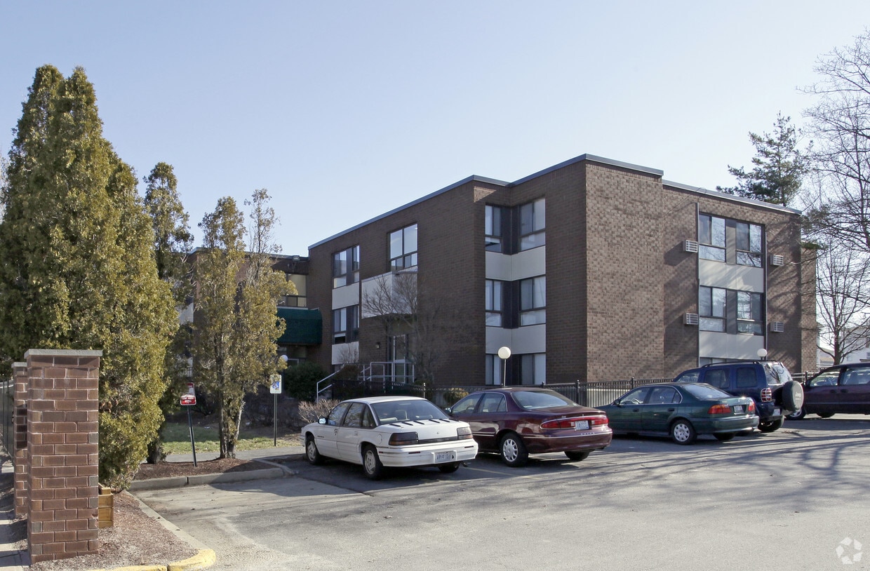 Building Photo - Broadway Plaza Apartments