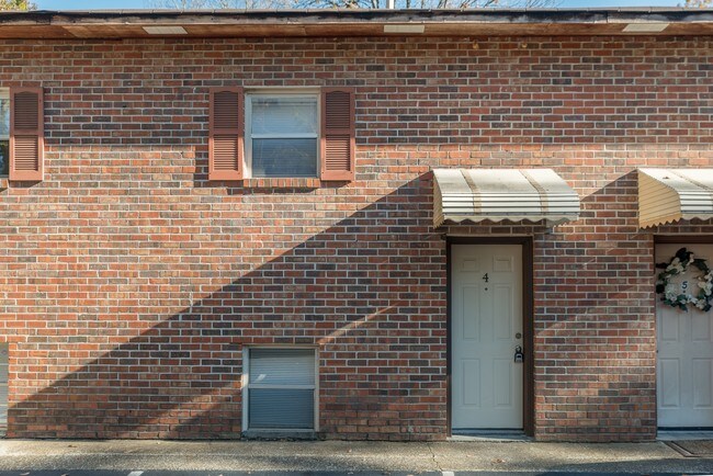 Exterior of unit 4 - 22 Ontario St