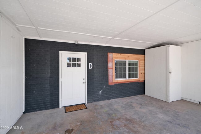 Building Photo - 6 E Linda Ln
