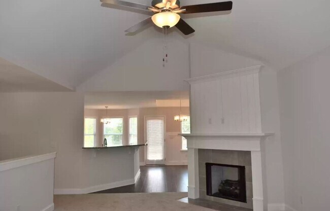 Building Photo - 3 Bedroom + Full Finished Basement Home fo...