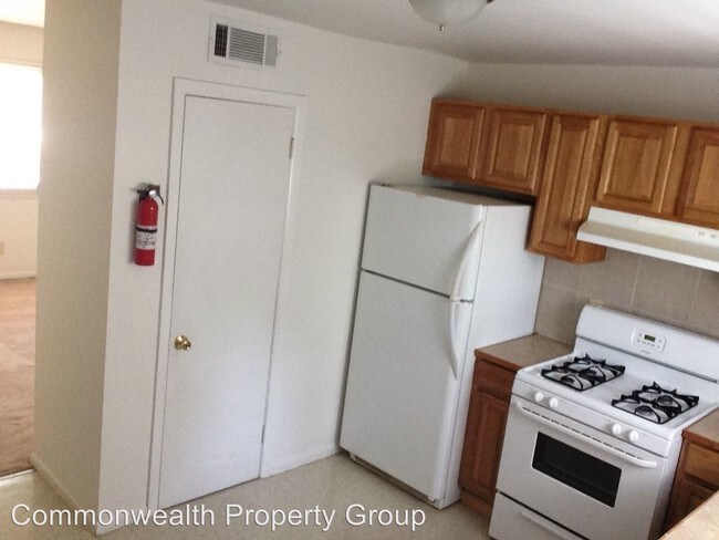 Building Photo - 2 br, 1 bath Apartment - 8 Pollux Circle East