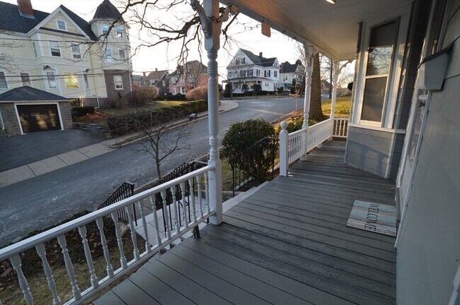 Building Photo - 84 Crescent Ave