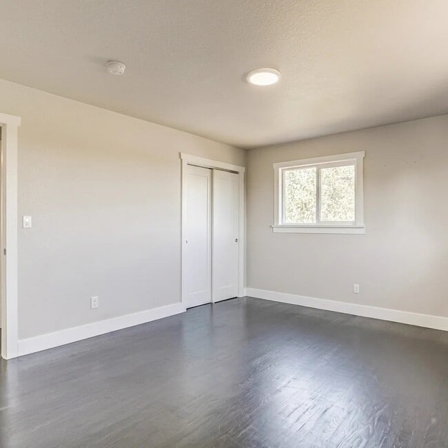 Building Photo - 482 W 80th Ave