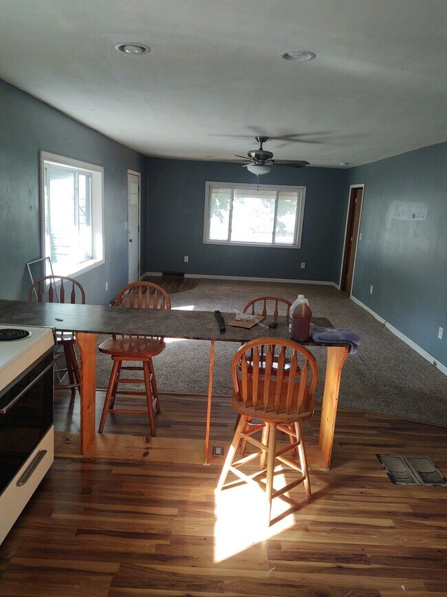 Foto del edificio - Adorable Home in Cadillac on Clam Lake Gre...