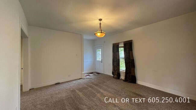 Building Photo - Elegant 3-Bedroom 1-Bath Single Family Home