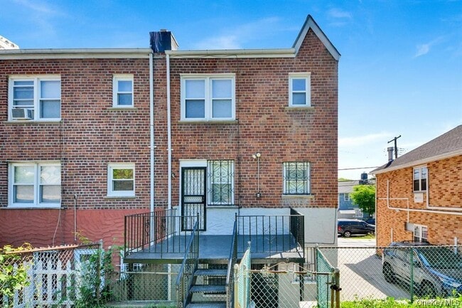 Building Photo - 561 Logan Ave