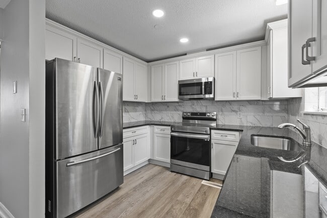 Building Photo - 814 N Gay St