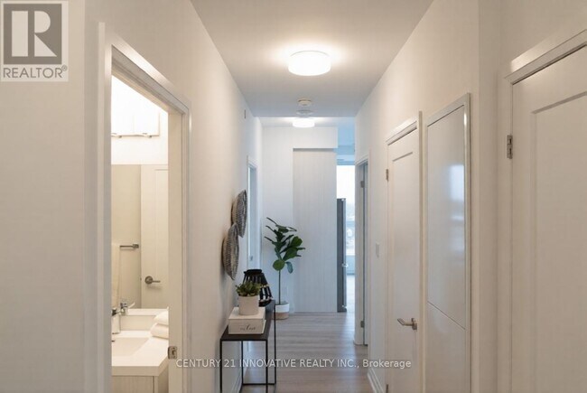 Building Photo - 286 Main St