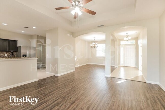 Building Photo - 3352 Ridgeview Dr