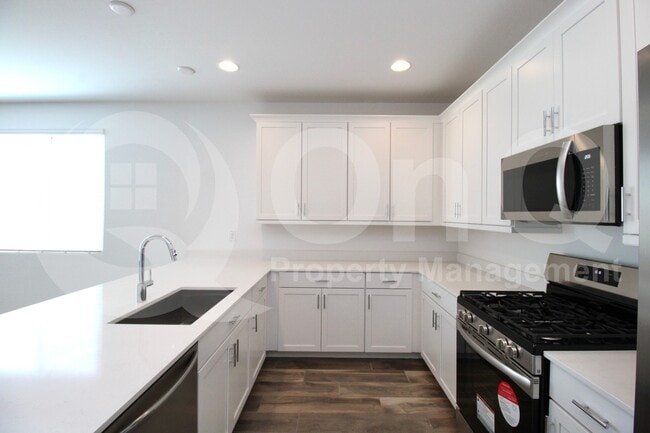 Building Photo - 3303 S Piedra Cir