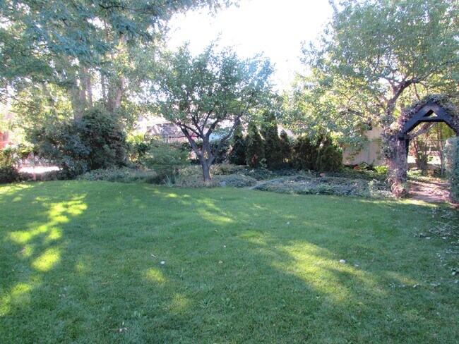 Foto del edificio - 1879 Town Meadows Ct