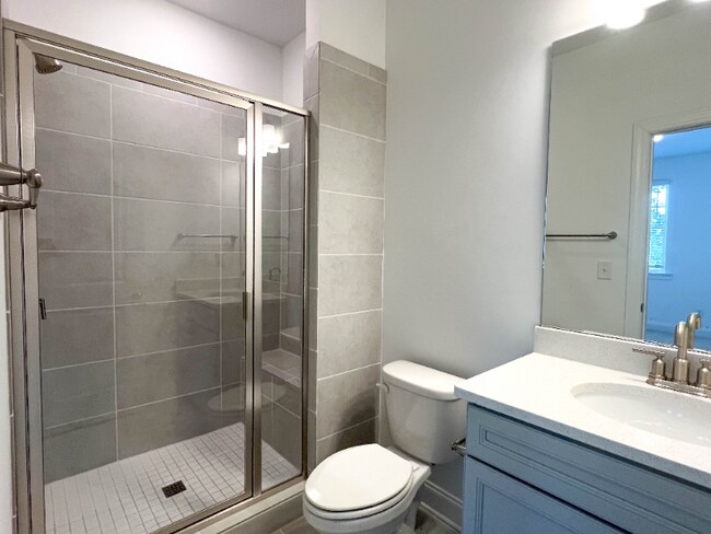 Building Photo - 6605 Beacon Dr