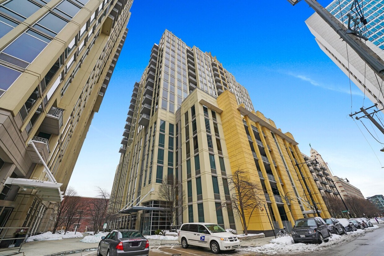 Primary Photo - 720 N Larrabee St