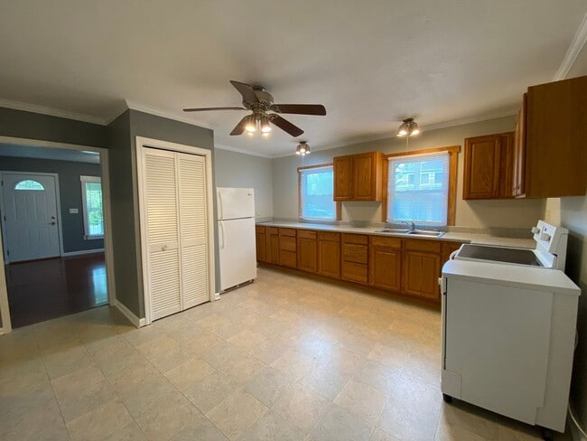 Foto del edificio - Available June 5th, 2026!