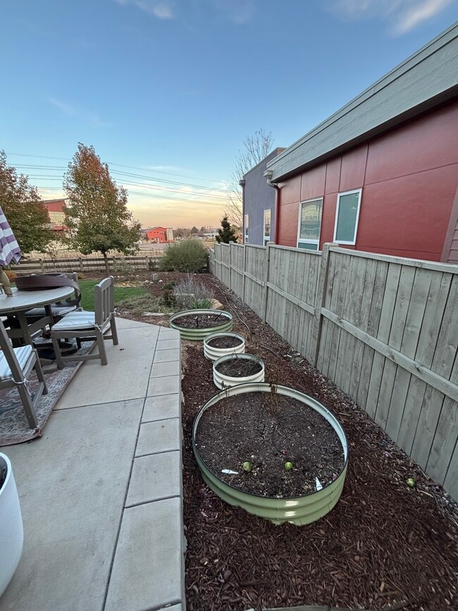 Building Photo - 1814 Blue Star Ln