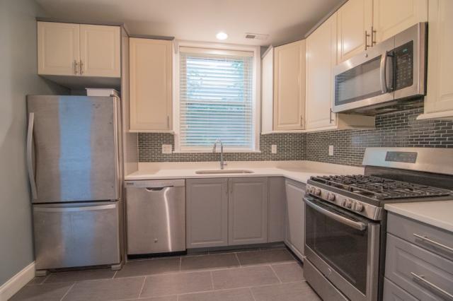 Building Photo - 2 bedroom in CHICAGO IL 60618