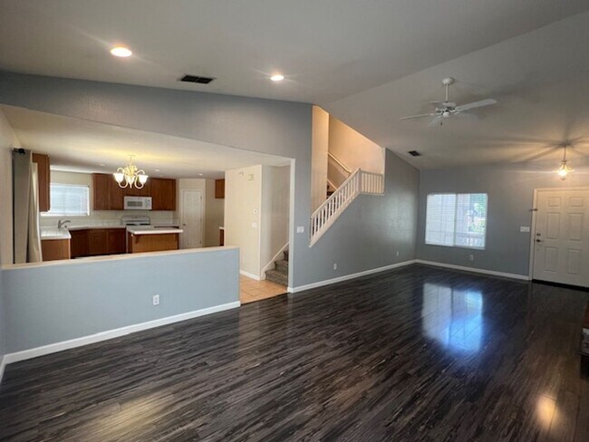 Foto del edificio - LOVELY 3 BEDROOM HOME IN NORTH NATOMAS!!