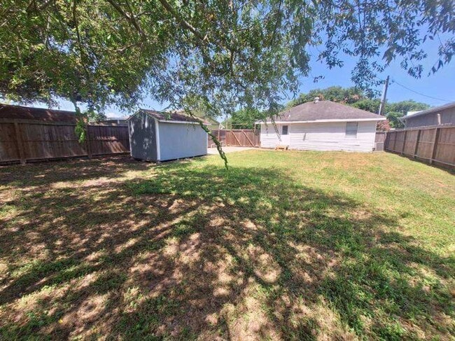 Building Photo - Tuloso area-Cozy 2/1 only-Prime Location!!