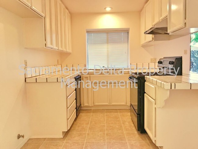 Building Photo - 8048 Cammeray Dr