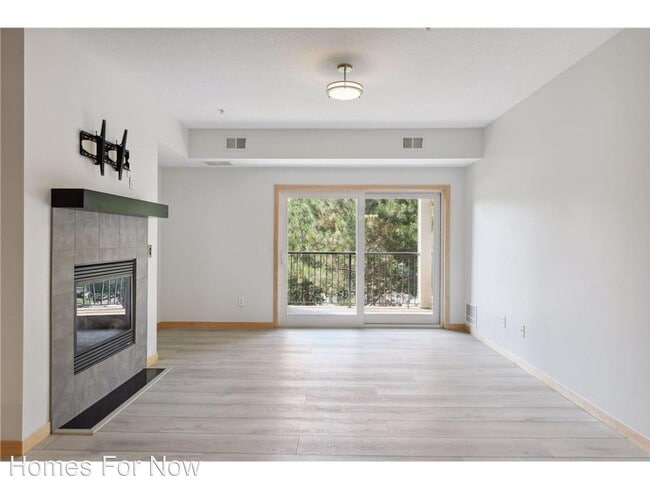 Building Photo - 2 br, 2 bath House - 10806 S Shore Drive #103