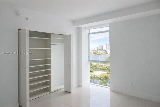 Foto del edificio - 400 Sunny Isles Blvd