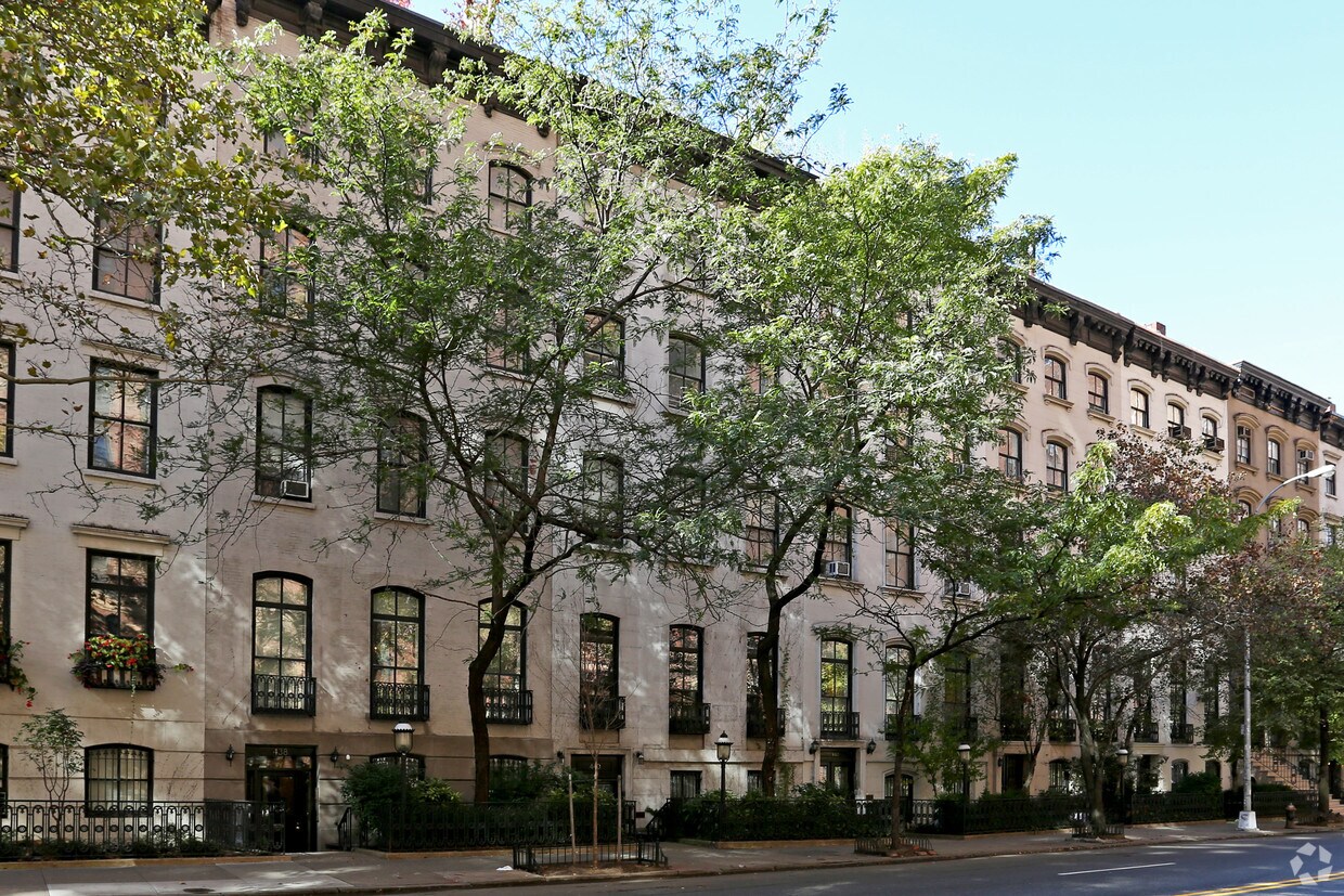 Primary Photo - 442 W 23rd St