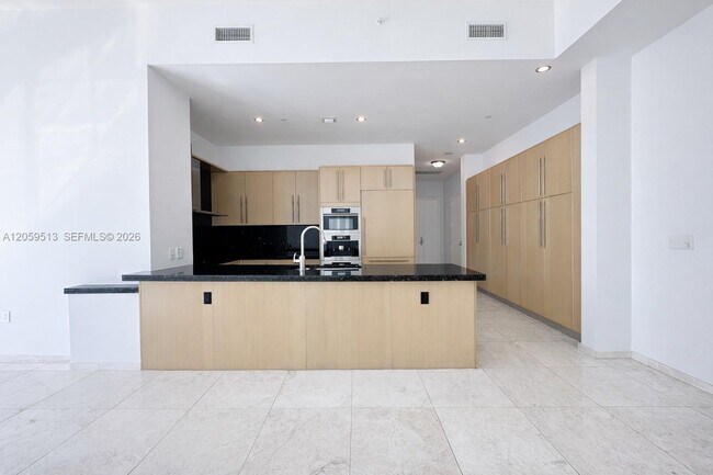 Foto del edificio - 900 Brickell Key Blvd