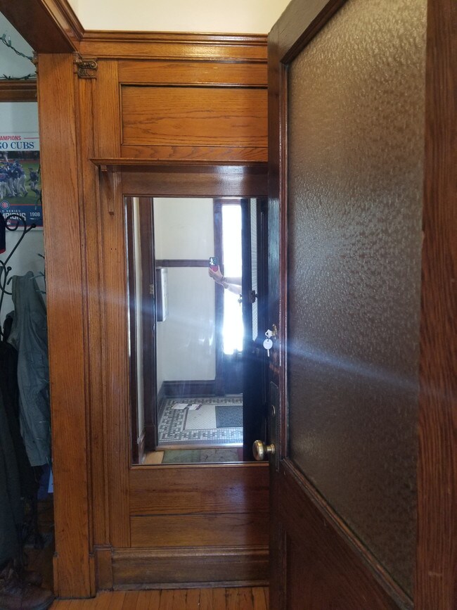 Foto del edificio - 2738 N Racine Ave