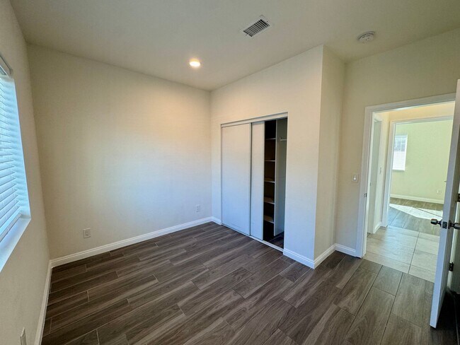 Foto del edificio - 12TH ST