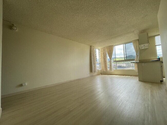 Foto del edificio - To register for the showing time below, no...