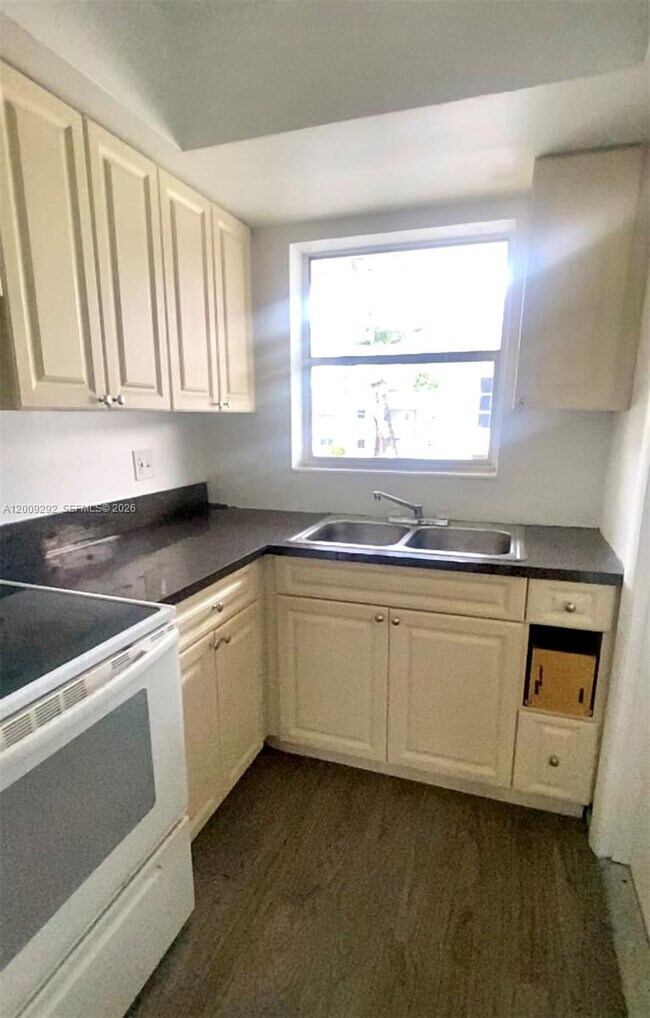 Foto del edificio - 7324 SW 82nd St