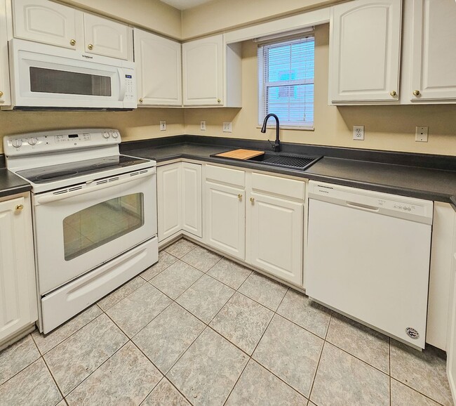 Building Photo - 857 Ashley Michelle Ct