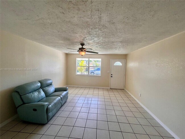 Building Photo - 1901 Southwest 97th Terrace Apt #1, Mirama...