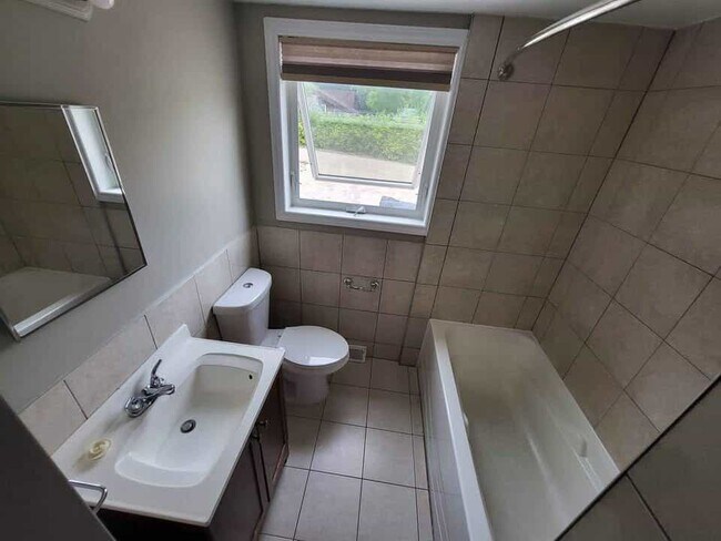 Photo du bâtiment - 909 Rte 52