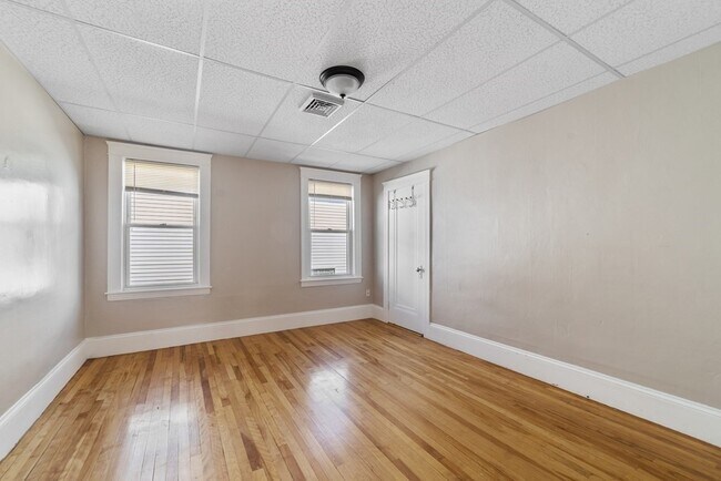Building Photo - 141 Cambridge St