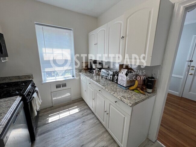 Foto del edificio - 1153 Beacon St