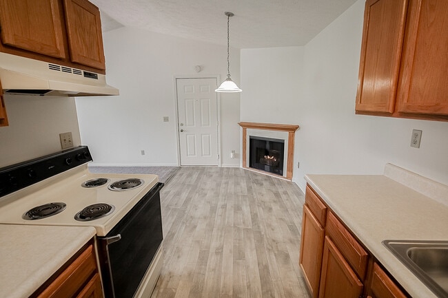 The Mantle - Ashton Lake Apartments