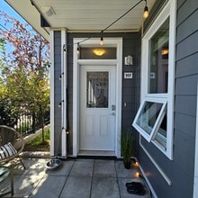 Building Photo - 1315 Esquimalt Rd