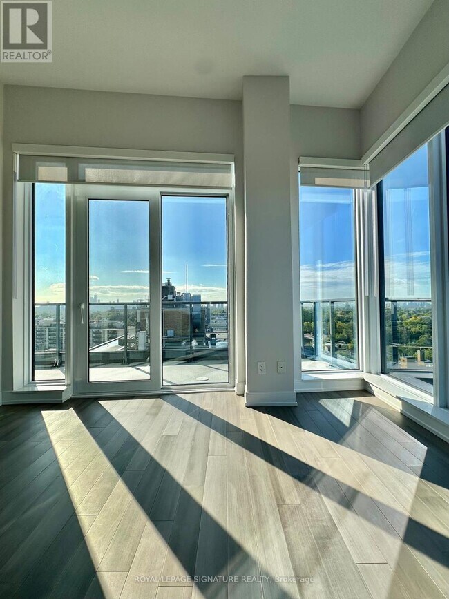 Photo du bâtiment - 2525 Bathurst St