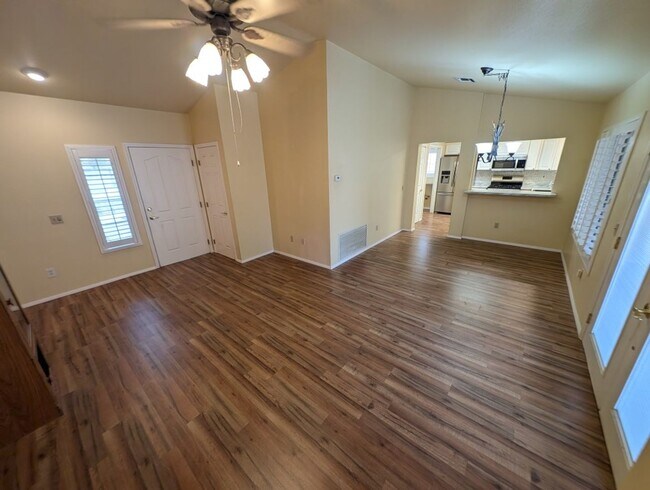 Foto del edificio - 2737 Tumble Brook Dr