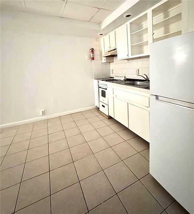 Building Photo - 1447 Oxford Rd NE