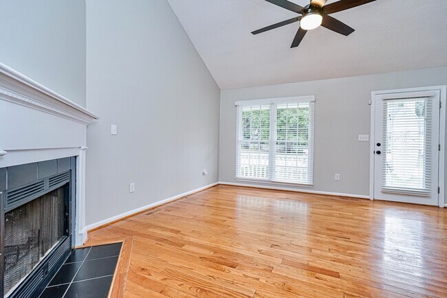 Building Photo - 403 Oak Valley Dr