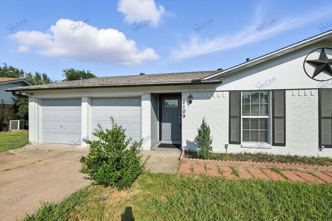 Building Photo - 2109 Jeannette Ct