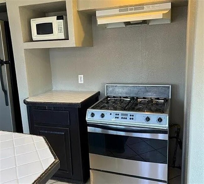 Building Photo - Come see this 3 bedrooms
