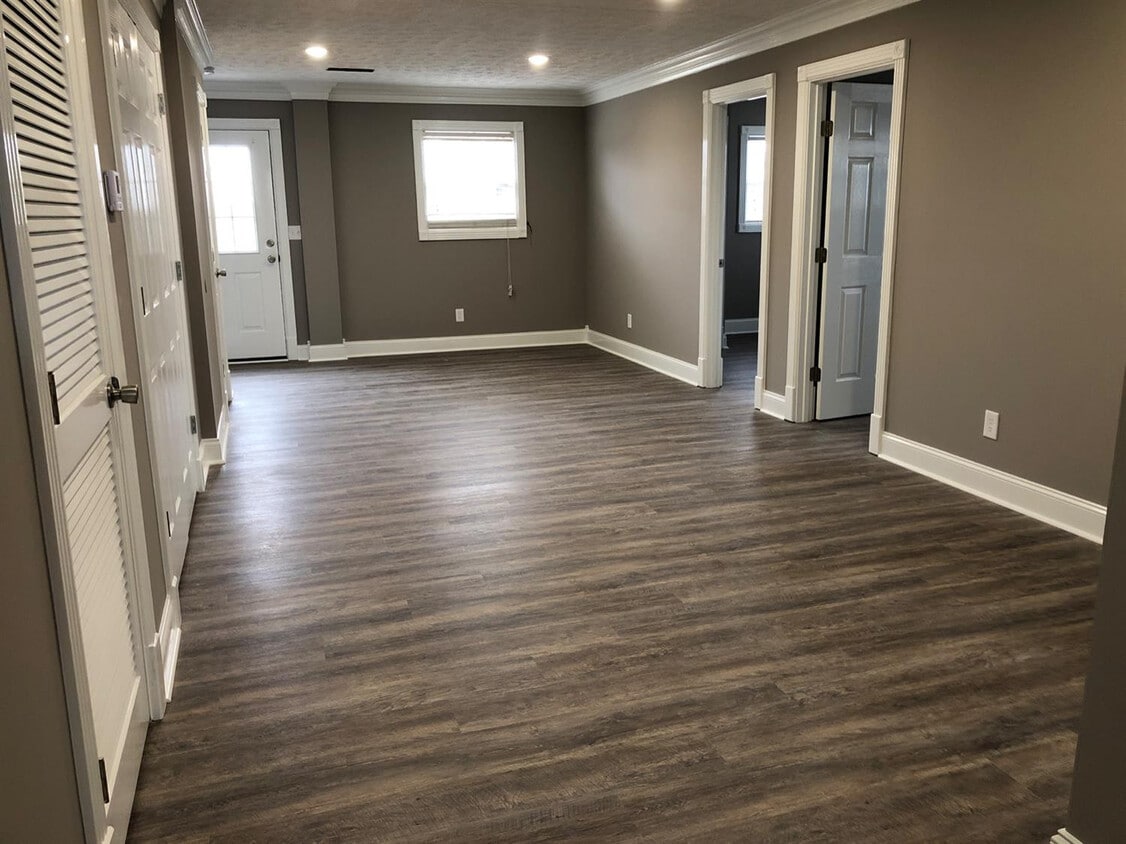 Primary Photo - 109 N Killarney Ln