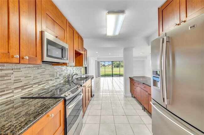 Foto del edificio - 295 Fern Dr