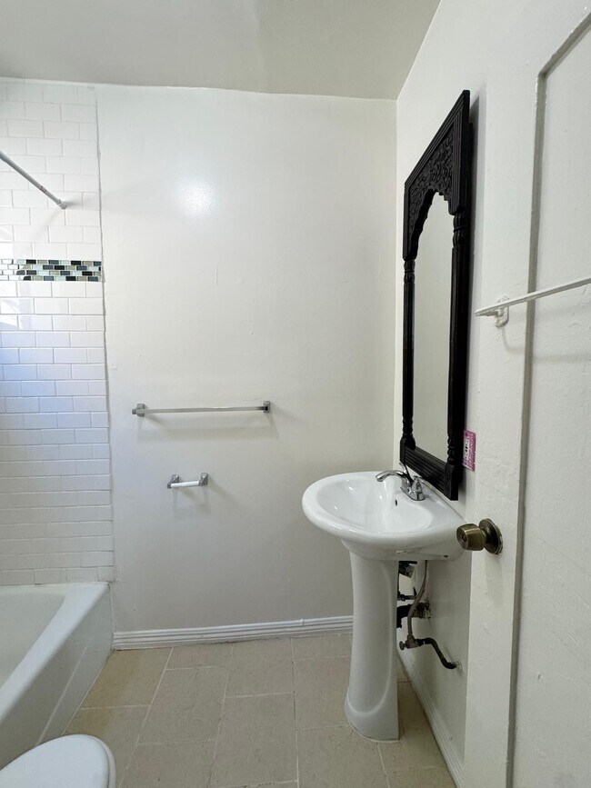 Foto del edificio - 808 2/5-805 N Poinsettia Pl