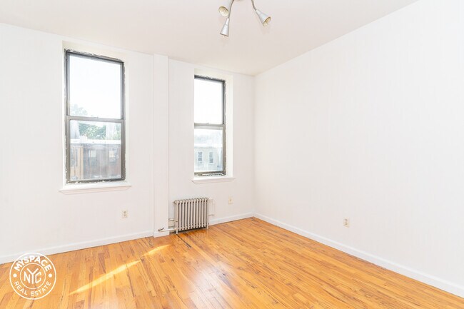 Foto del edificio - 796 Madison St