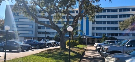 Building Photo - 1224 S Peninsula Dr